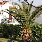 Apartment By The Sea Okrug Gornji, Ciovo - 6078 *