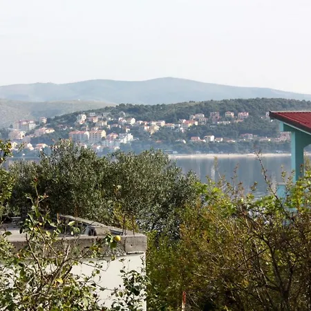 アパート By The Sea Okrug Gornji, Ciovo - 6078 トロギール