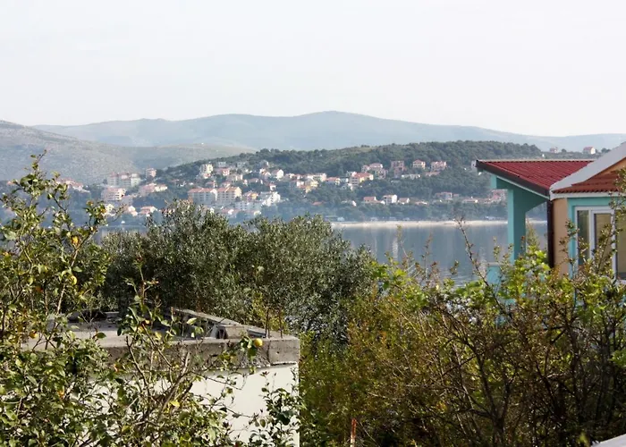 公寓 By The Sea Okrug Gornji, Ciovo - 6078 特罗吉尔